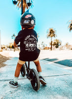 THE SURF TEAM TEE - BLACK